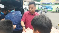 Menebar Senyum Selepas Sholat: Hangatnya Aksi Jum’at Berkah BRI BO Cibinong di Masjid Al-Ishlah